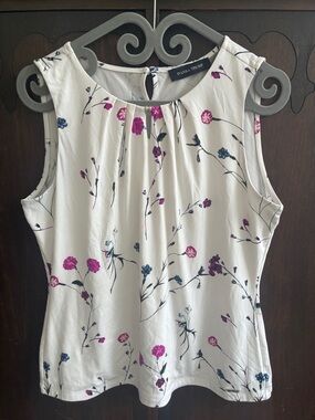 Ivanka Trump White Floral Sleeveless Blouse - Pink & Blue Flowers